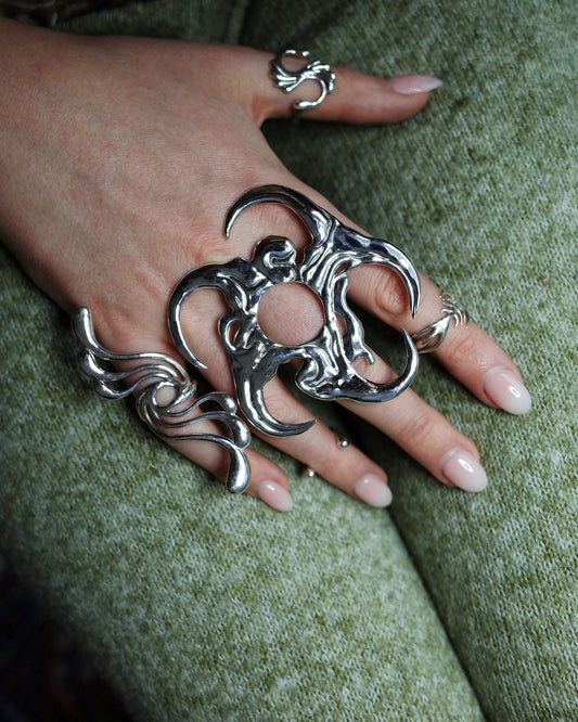 Mucha’s Flower Ring